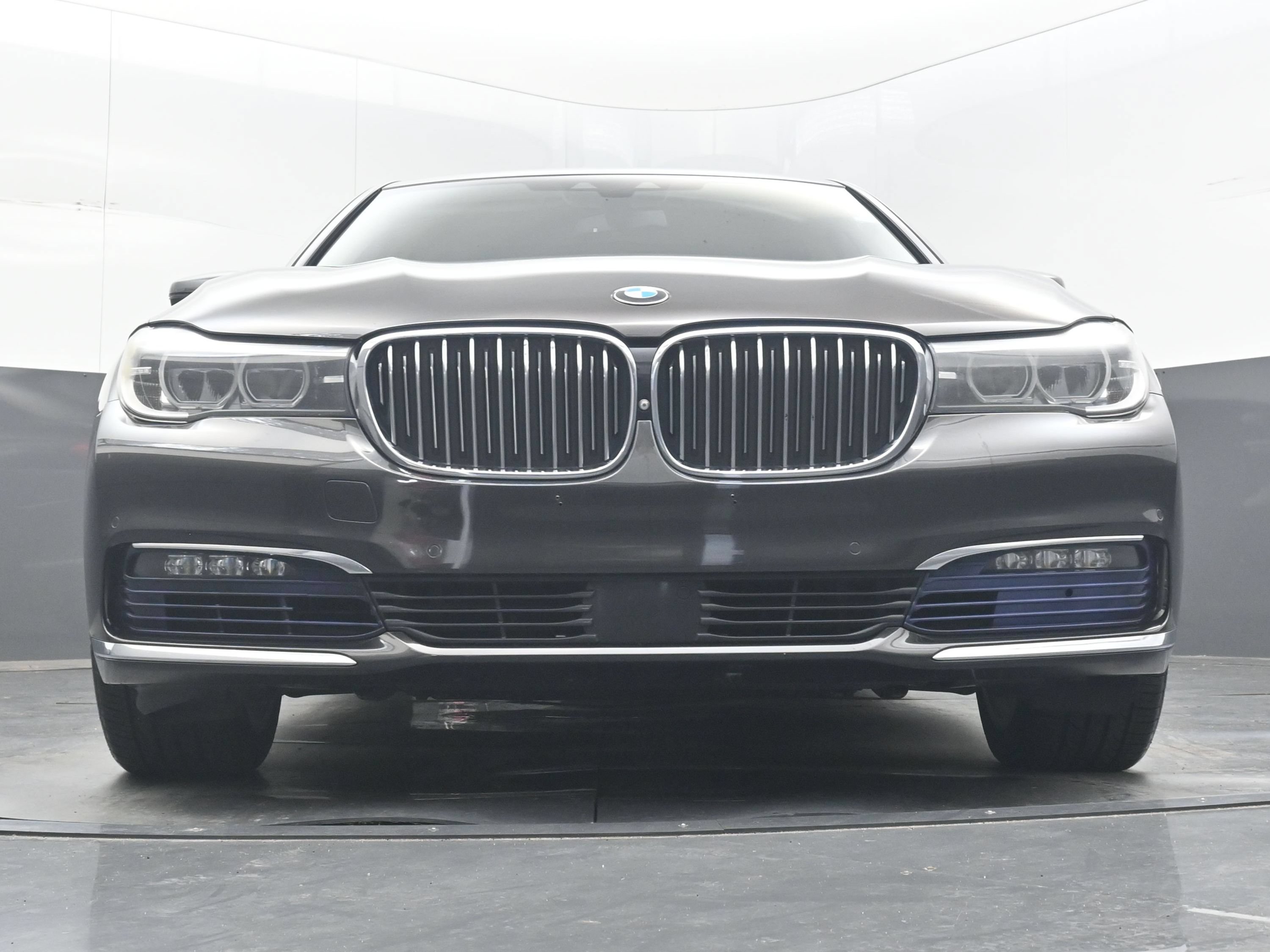 Used 2017 BMW 740i xDrive AWD/4WD image 25