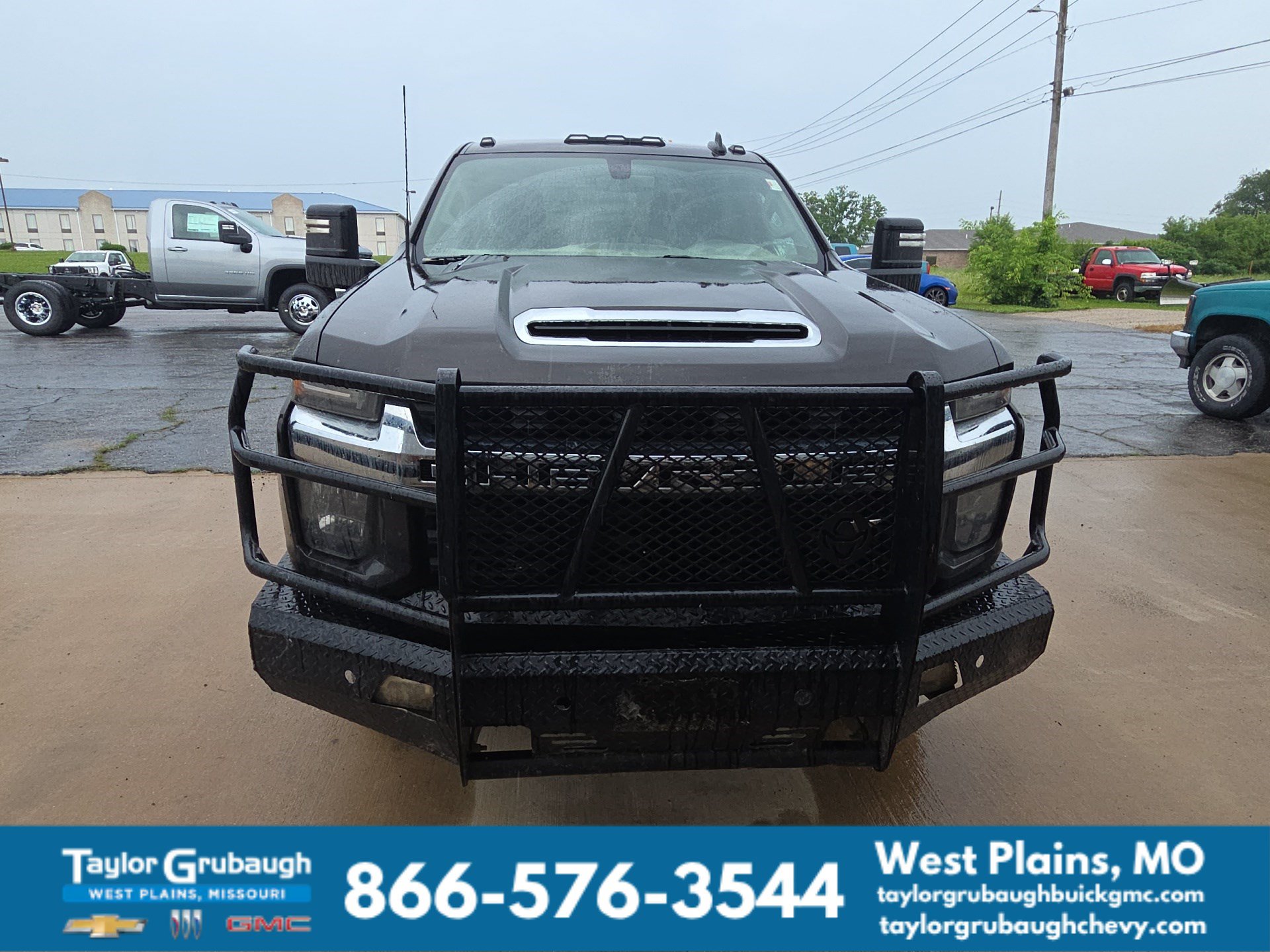 Used 2021 Chevrolet Silverado 3500 LT w/ Remote Start Package AWD/4WD image 2