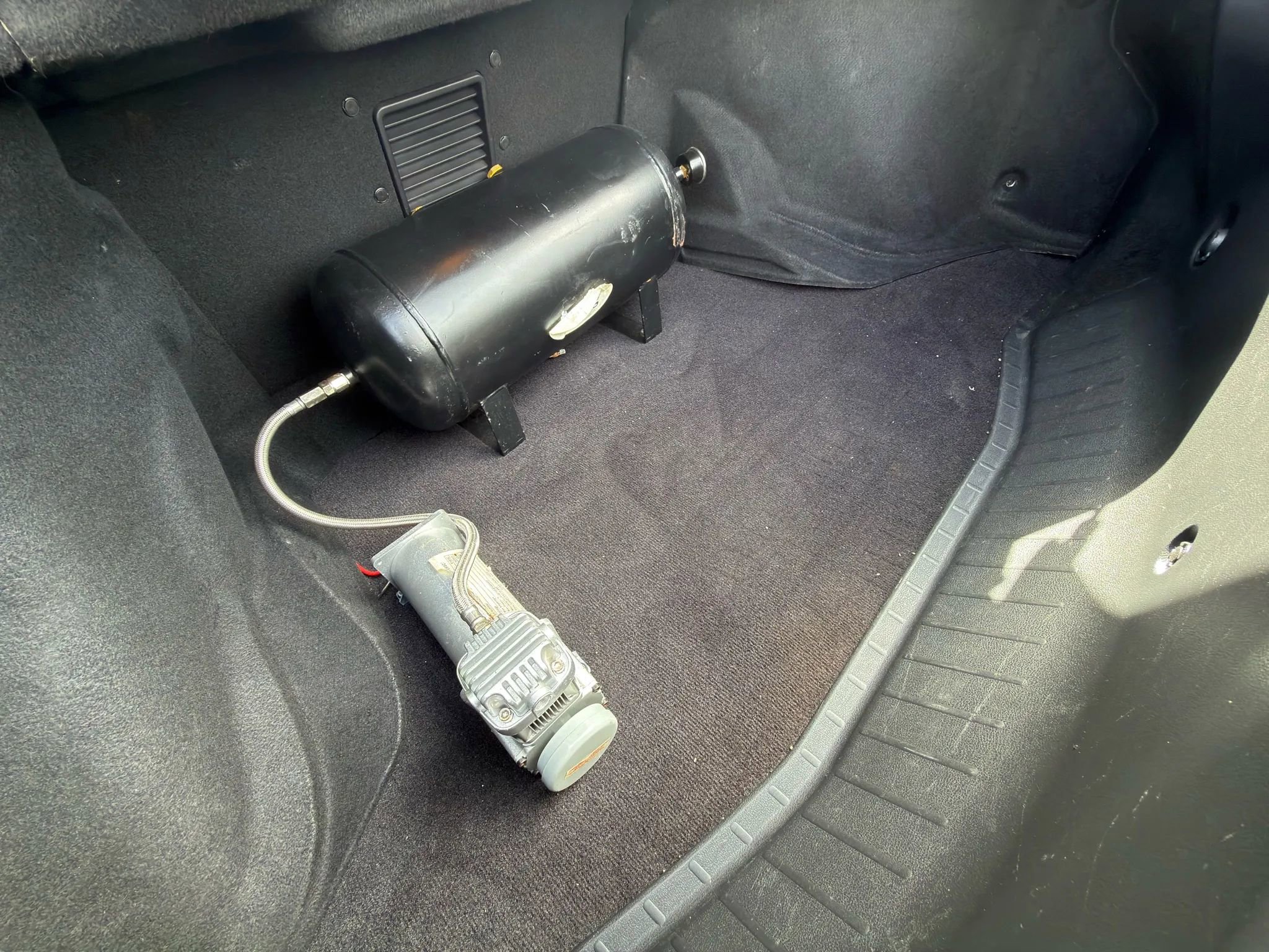 Used 2020 Nissan GT-R Premium w/ Premium Interior Package image 13