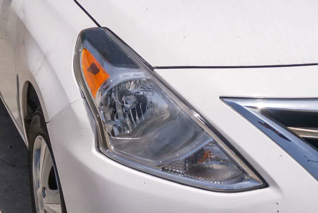Used 2017 Nissan Versa SV FWD image 4