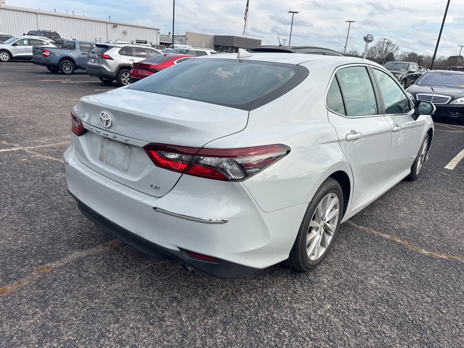 Used 2022 Toyota Camry LE image 7