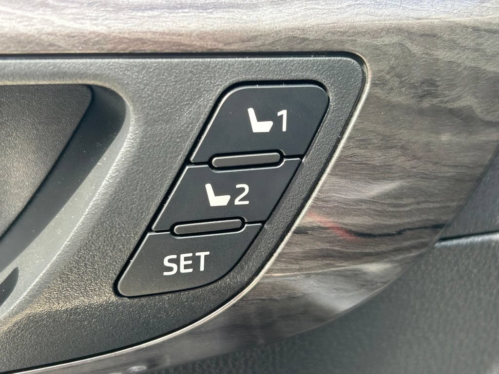 Certified 2025 Toyota Highlander Platinum AWD/4WD image 30