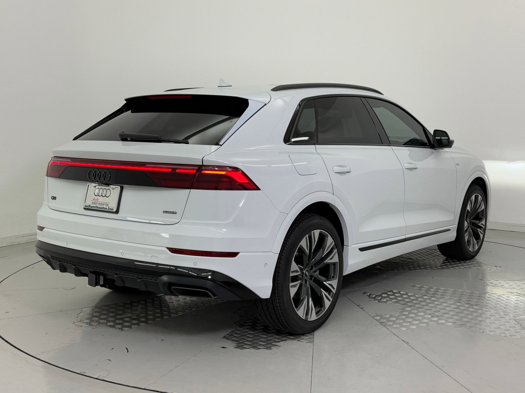 New 2026 Audi Q8 Premium Plus image 9