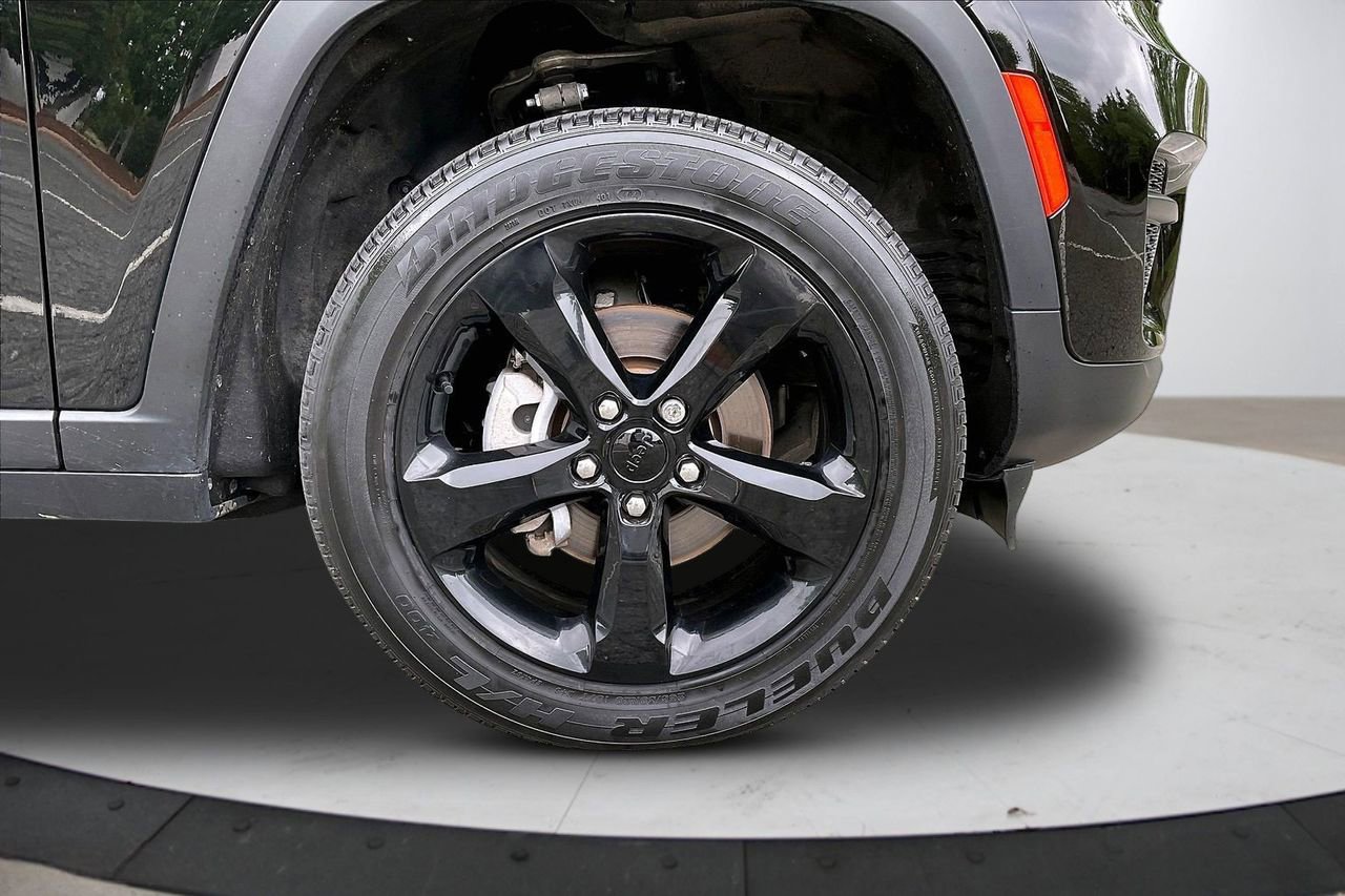 Used 2023 Jeep Grand Cherokee Altitude AWD/4WD image 34
