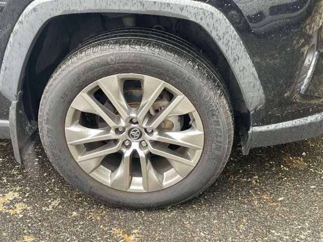 Certified 2021 Toyota RAV4 XLE Premium AWD/4WD image 9