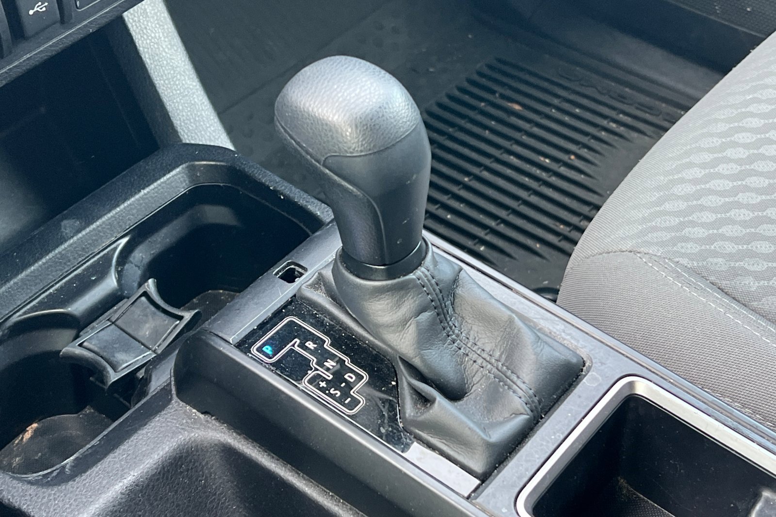 Used 2022 Toyota Tacoma SR image 32