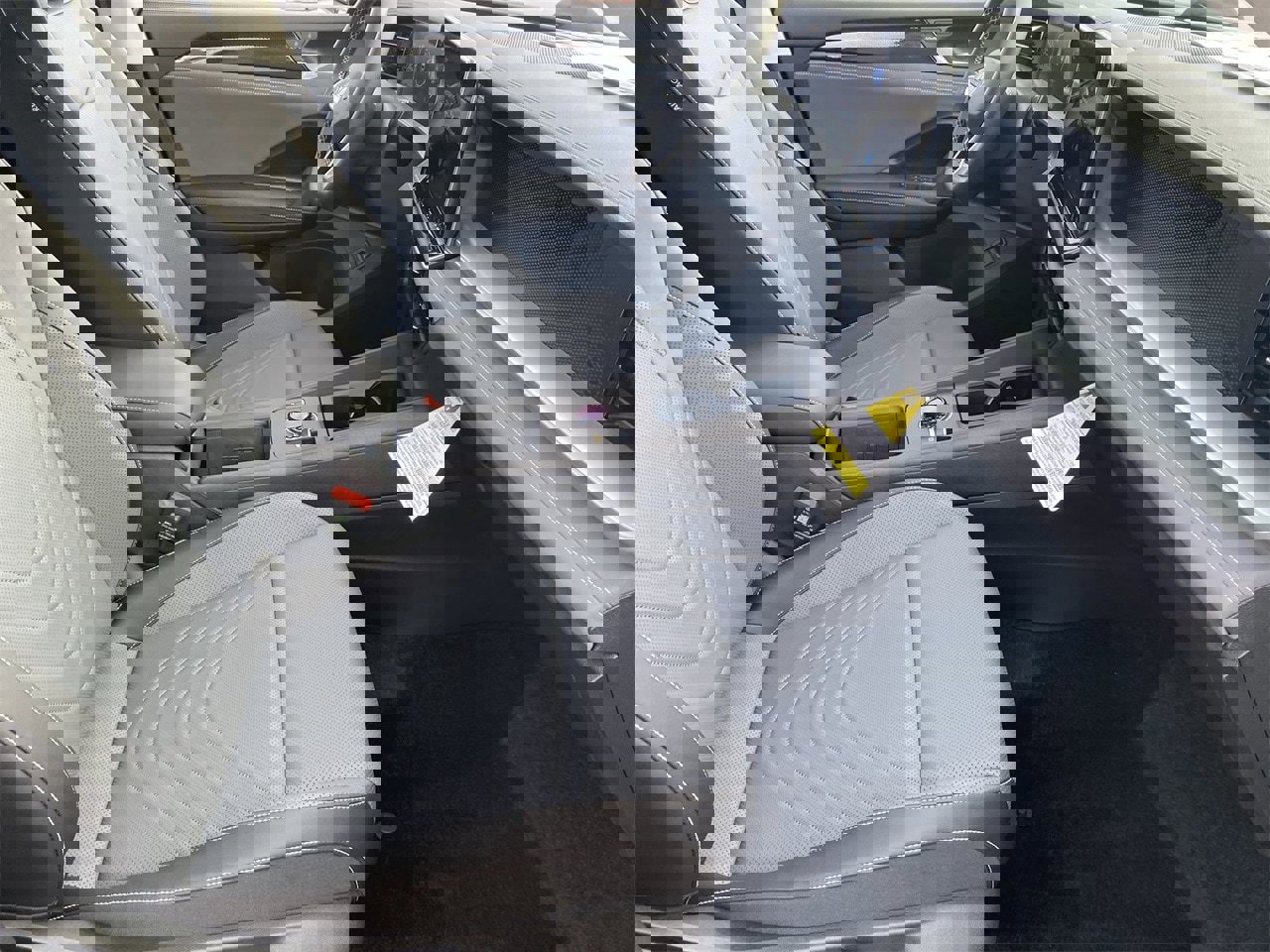 New 2025 Volkswagen Tiguan SE image 8