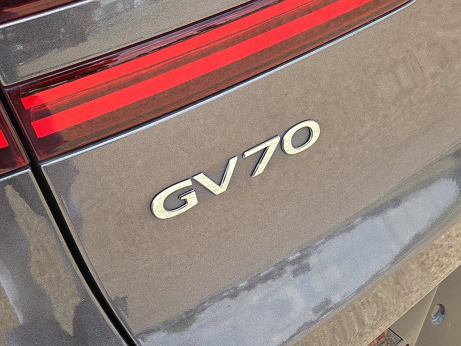 Used 2022 Genesis GV70 3.5T Sport w/ Sport Prestige Package AWD/4WD image 10