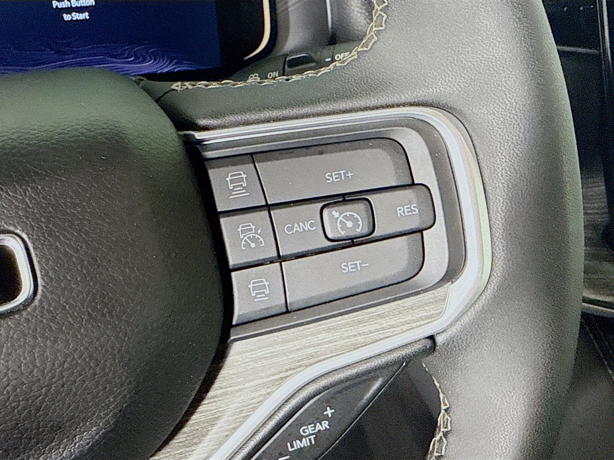 Used 2024 Jeep Wagoneer L Series II w/ Flexible Seating Group RWD image 15