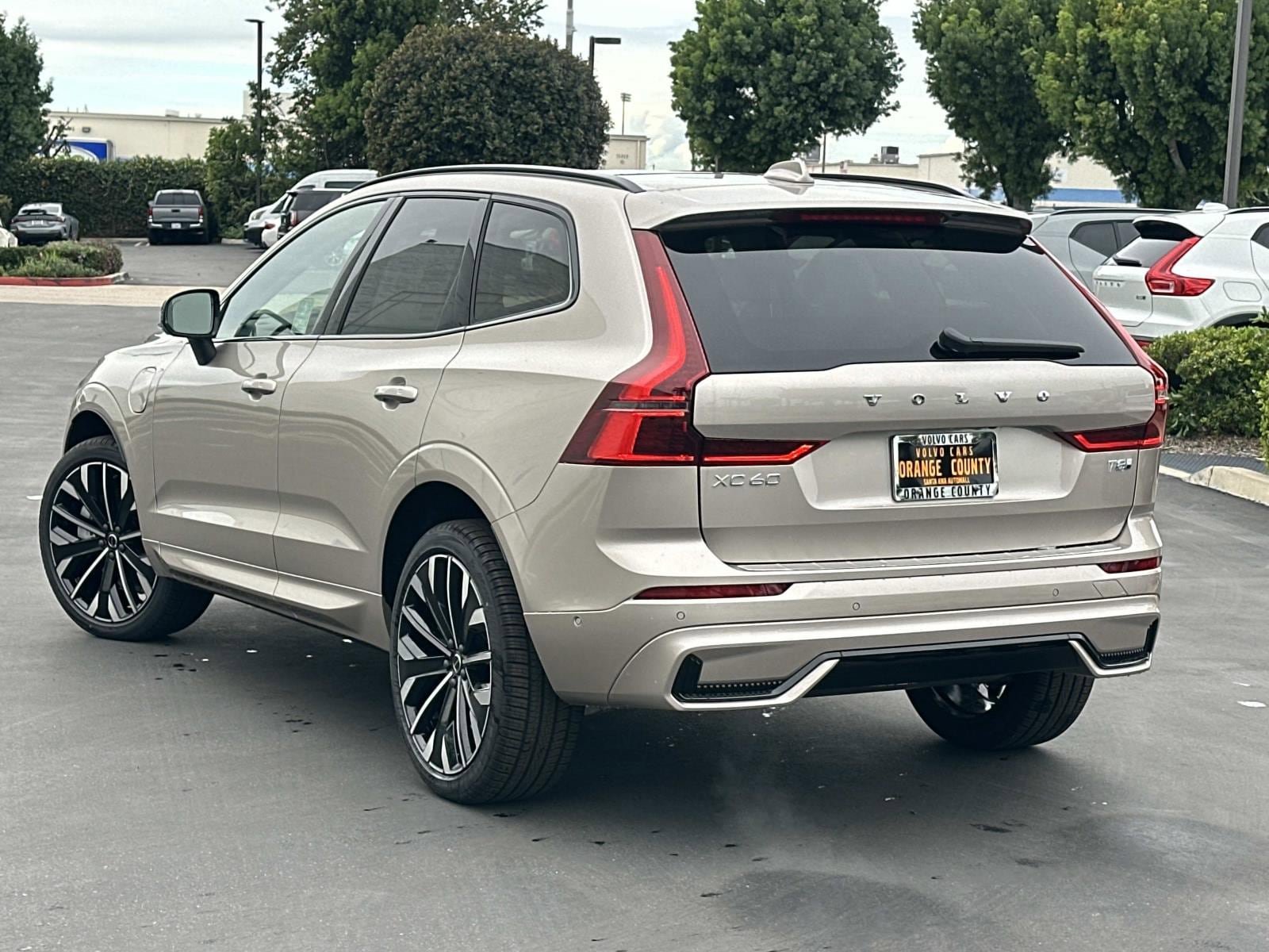 New 2026 Volvo XC60 T8 Ultra w/ Protection Package Premier AWD/4WD image 5