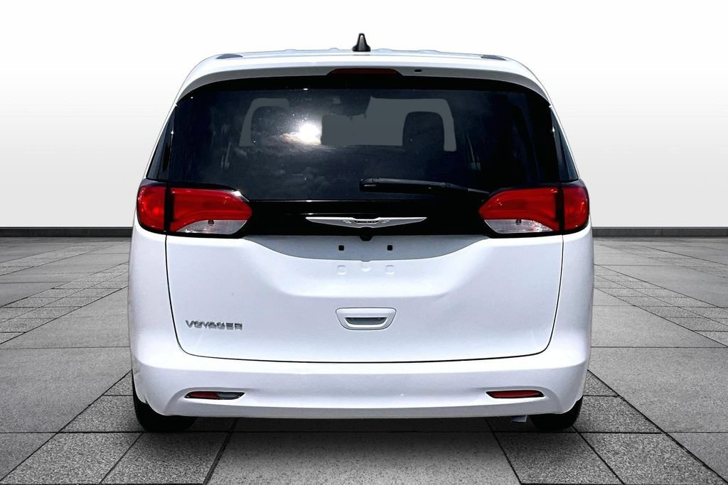 Used 2023 Chrysler Voyager LX FWD image 4