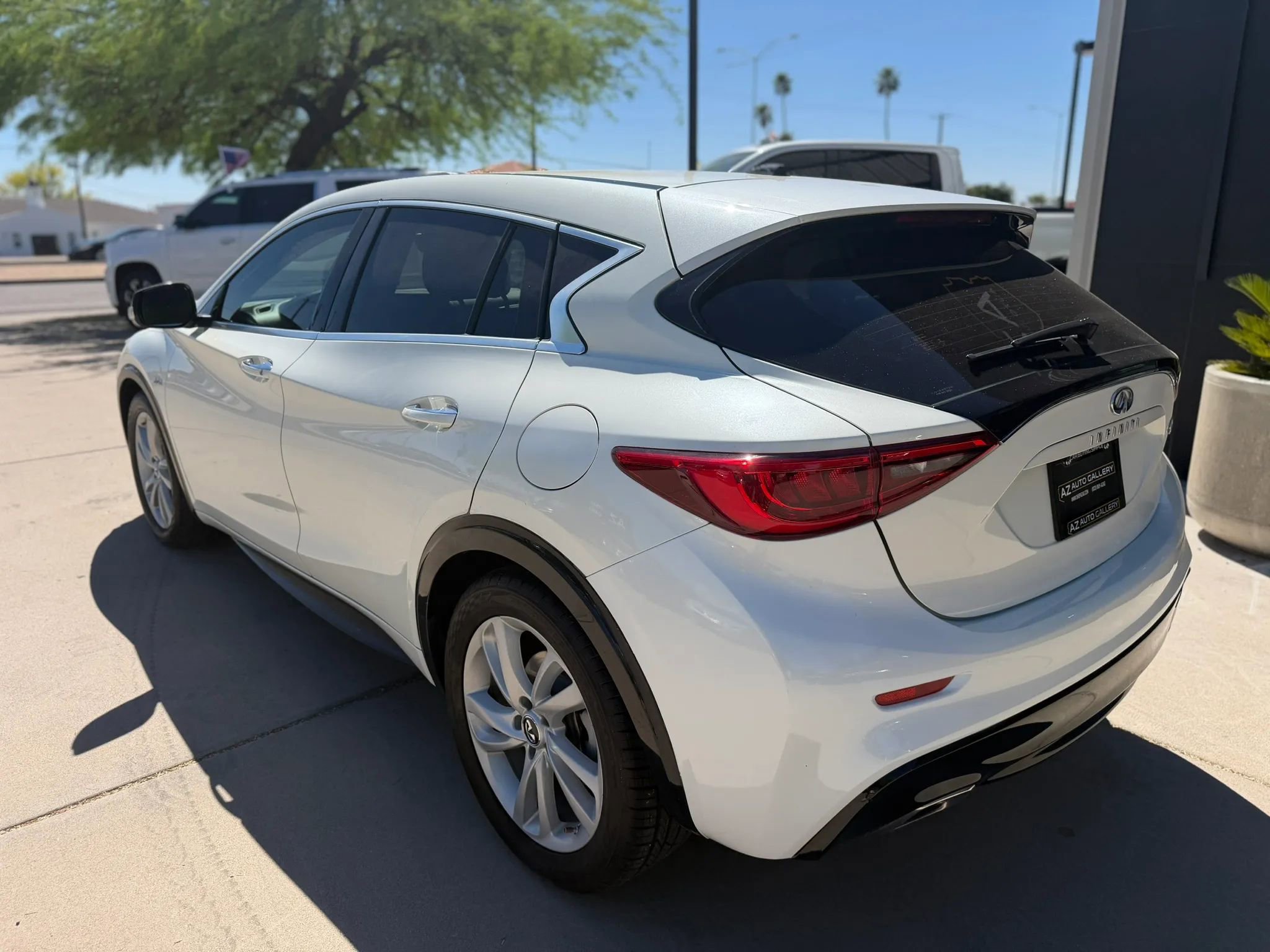 Used 2018 INFINITI QX30 image 5
