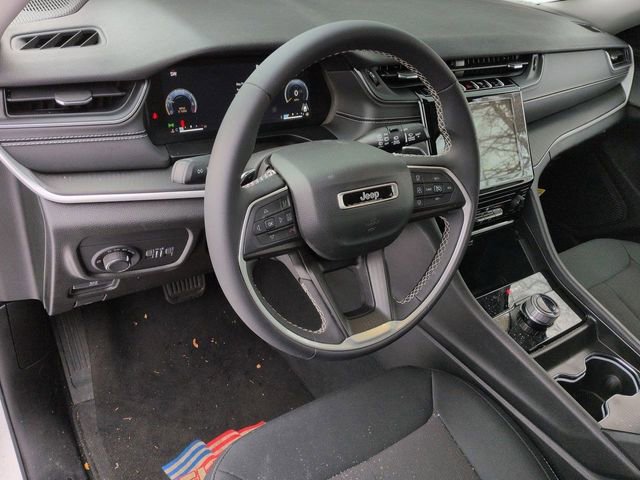 Used 2024 Jeep Grand Cherokee Laredo X image 12