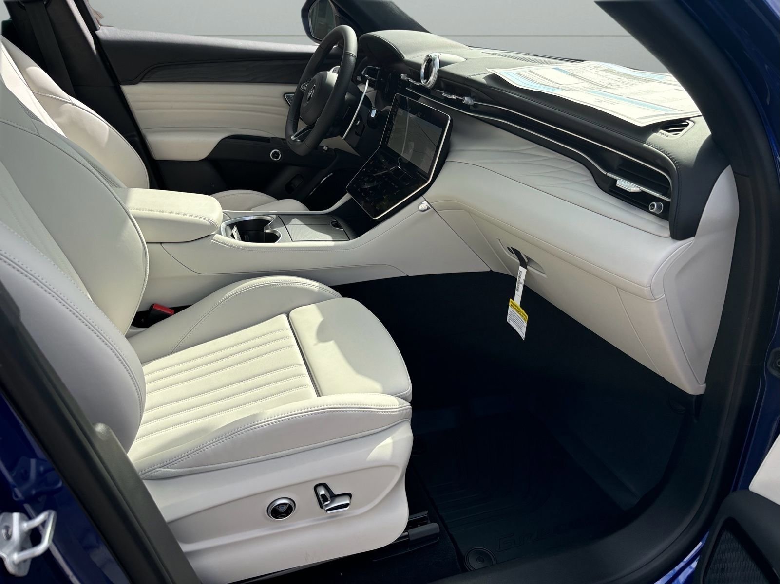 New 2024 Maserati Grecale GT image 26