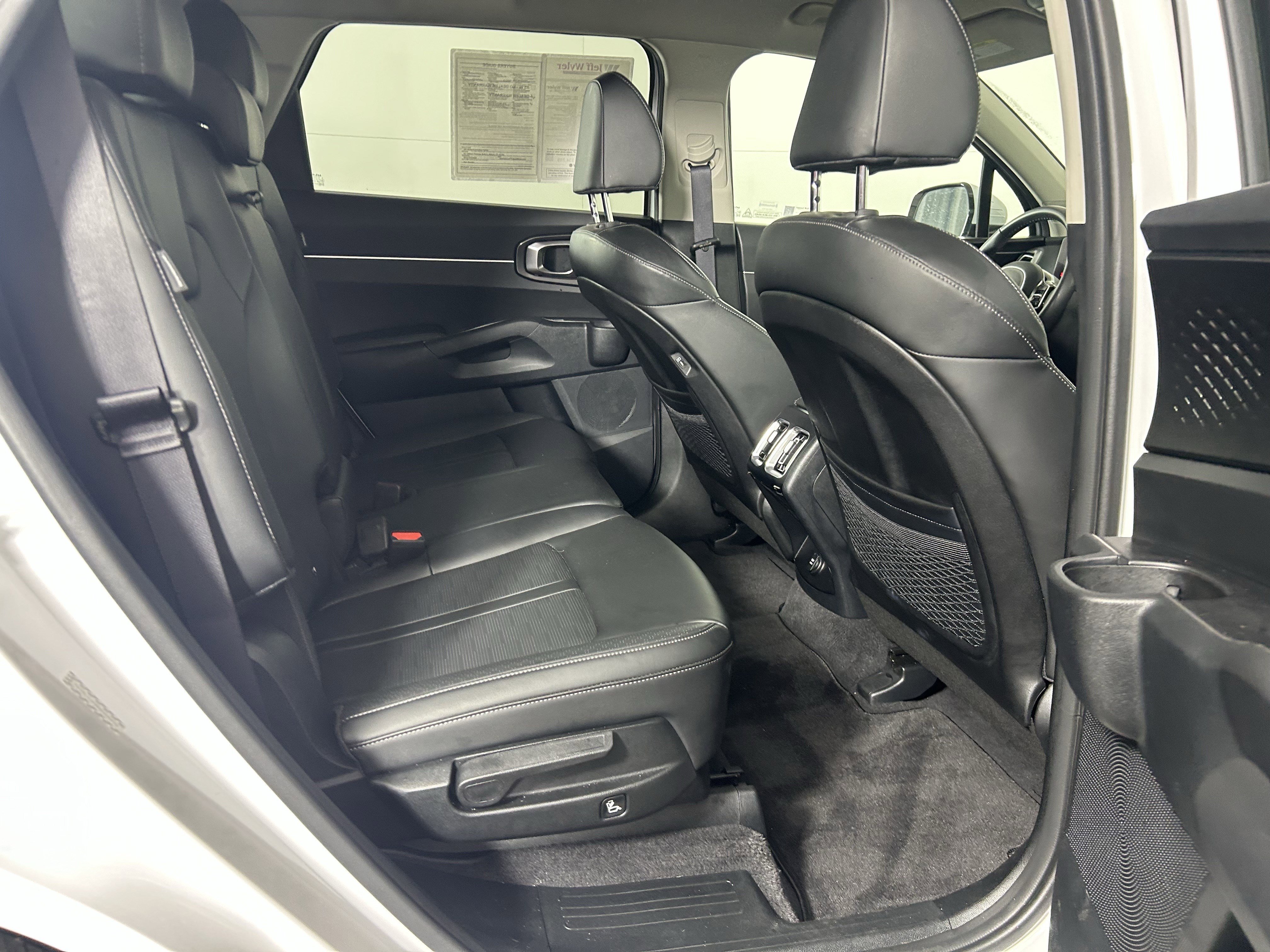 Used 2025 Kia Sorento S image 38