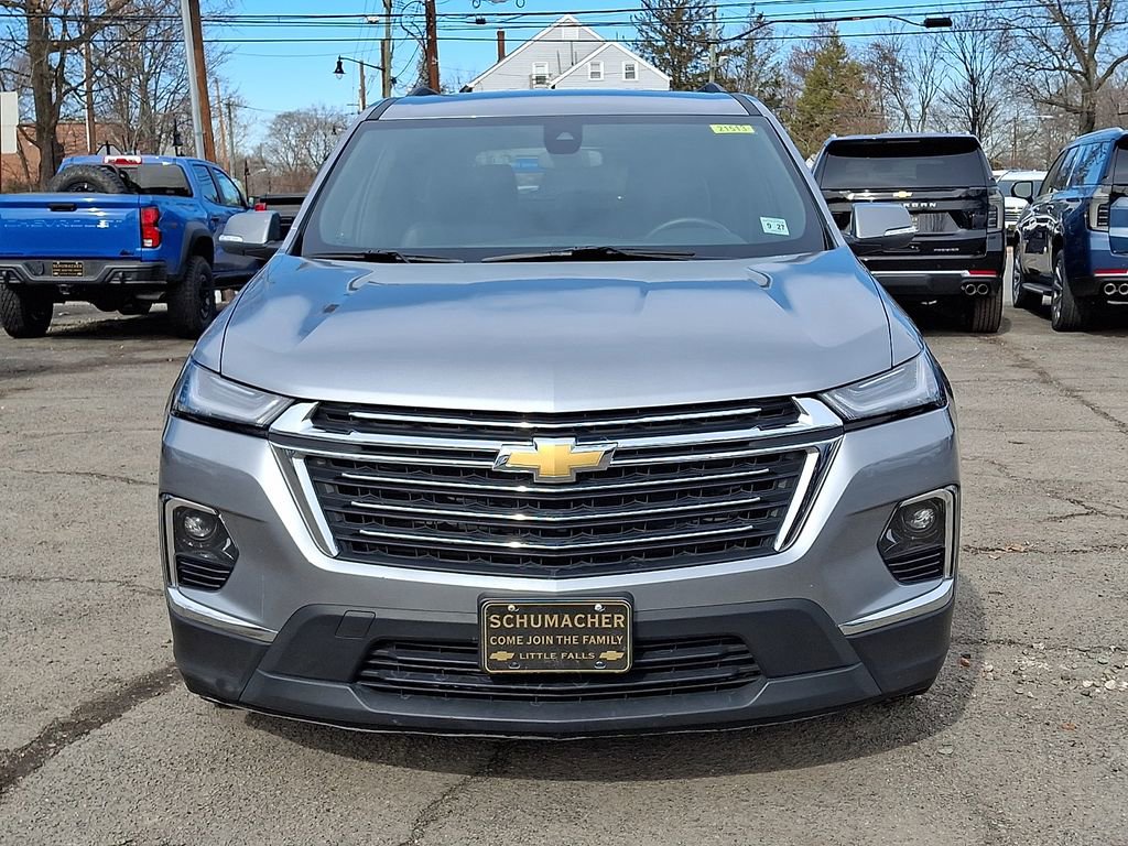 Used 2023 Chevrolet Traverse LT image 3