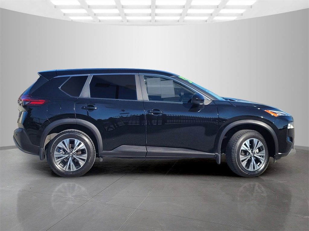 Used 2023 Nissan Rogue SV image 3