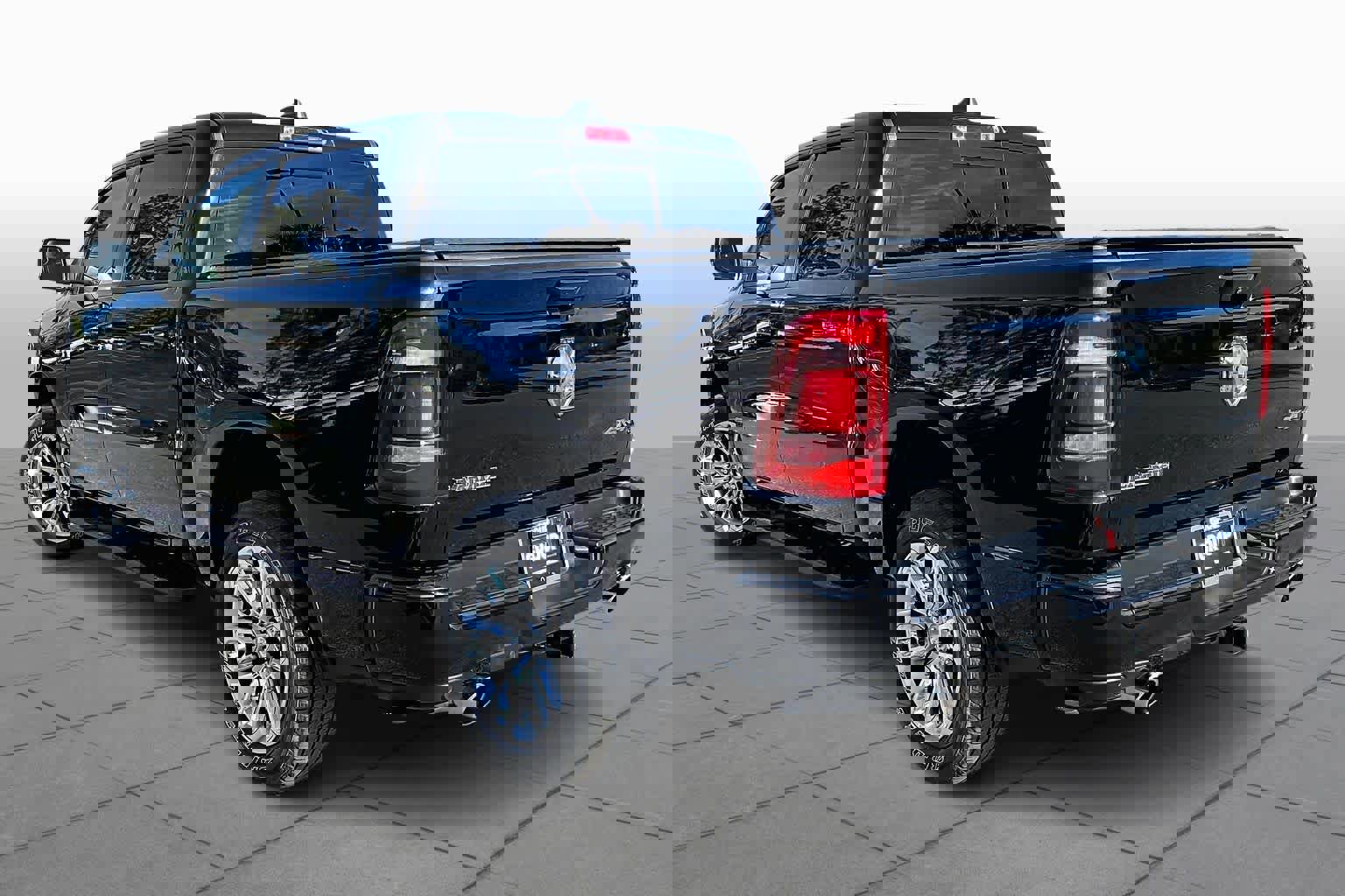 Used 2024 RAM 1500 Laramie image 12