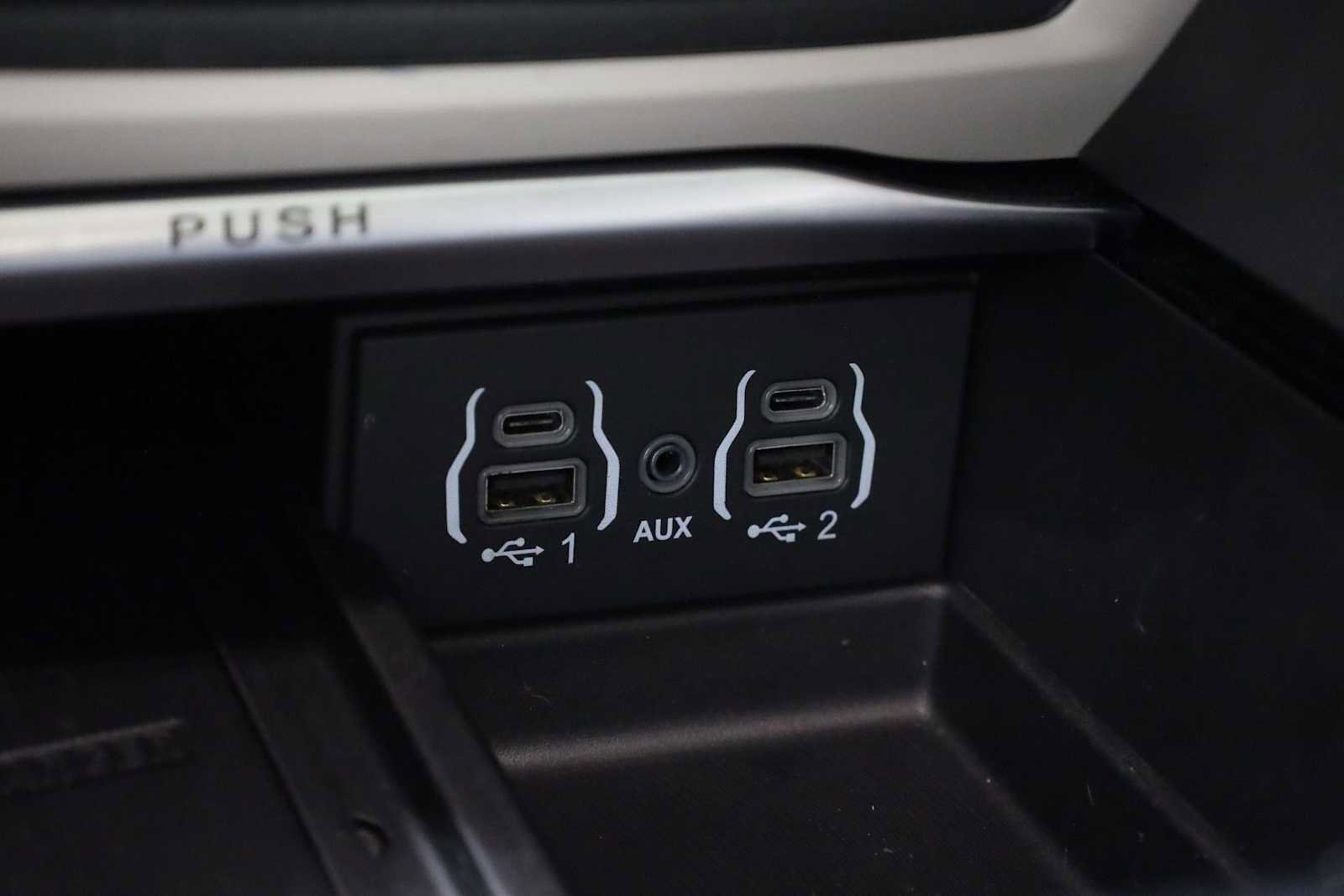 Used 2021 Chrysler Pacifica Limited AWD/4WD image 31