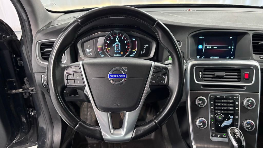Used 2015 Volvo V60 T5 Premier image 13