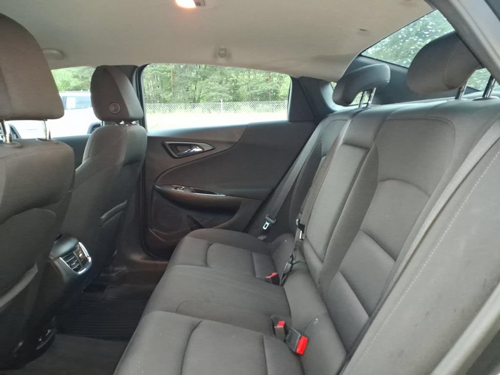 Used 2018 Chevrolet Malibu LT FWD image 10