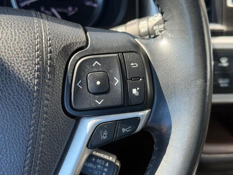 Used 2018 Toyota Highlander XLE AWD/4WD image 22
