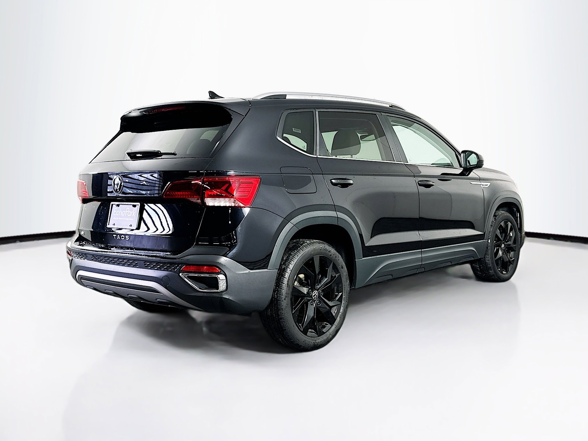 Used 2024 Volkswagen Taos SE image 9