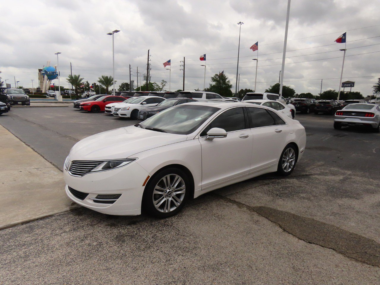 Used 2013 Lincoln MKZ Hybrid FWD image 2
