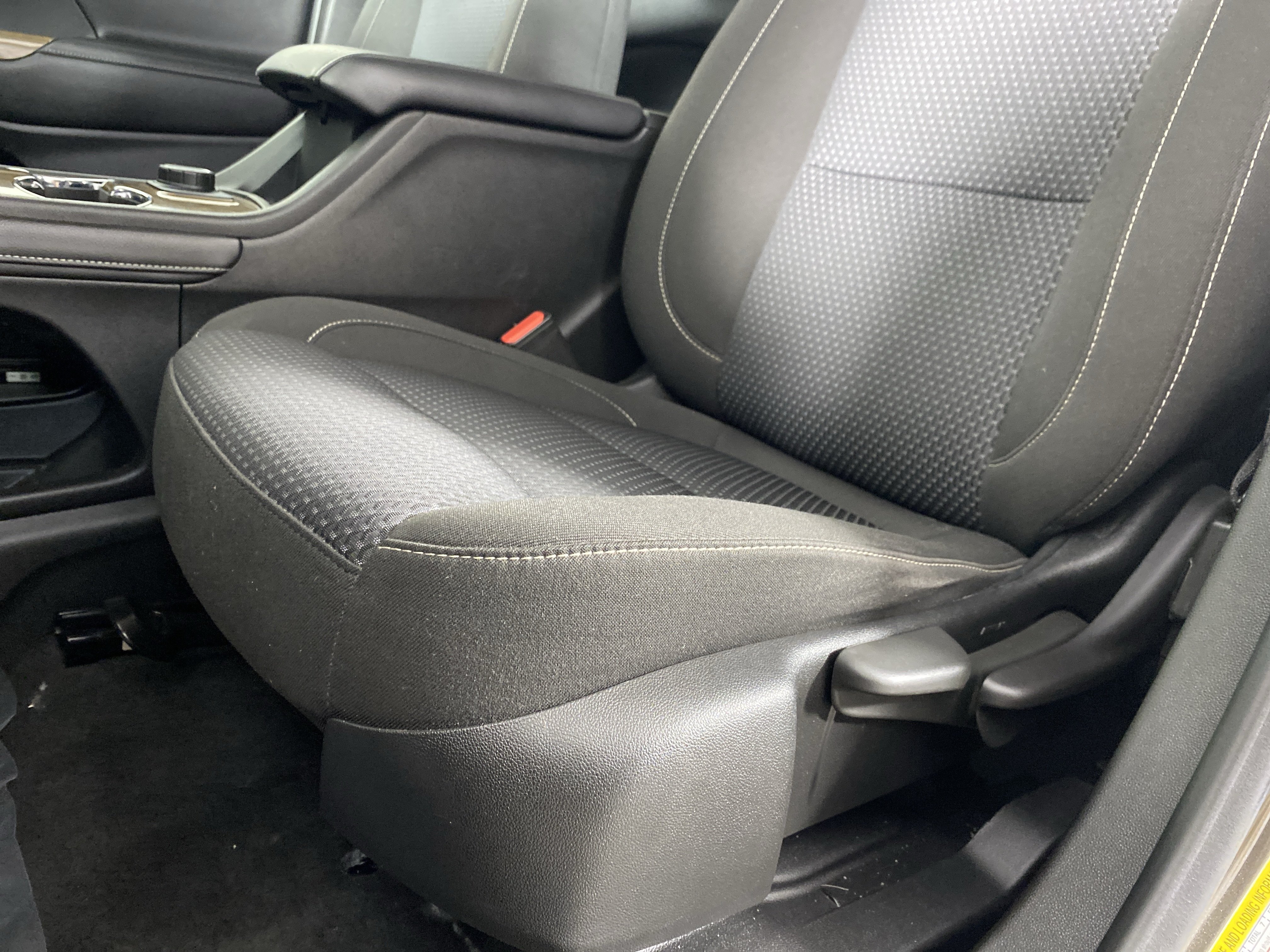 Used 2020 GMC Acadia SLE AWD/4WD image 15