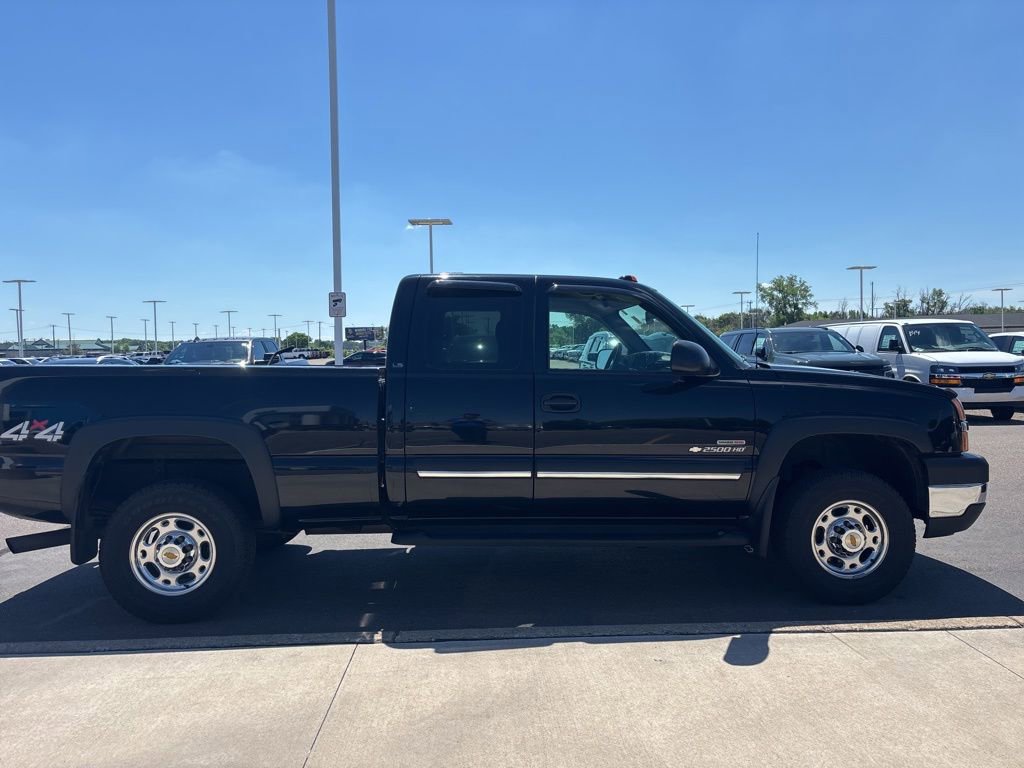 Used 2004 Chevrolet Silverado 2500 LS w/ Heavy-Duty Power Package AWD/4WD image 4