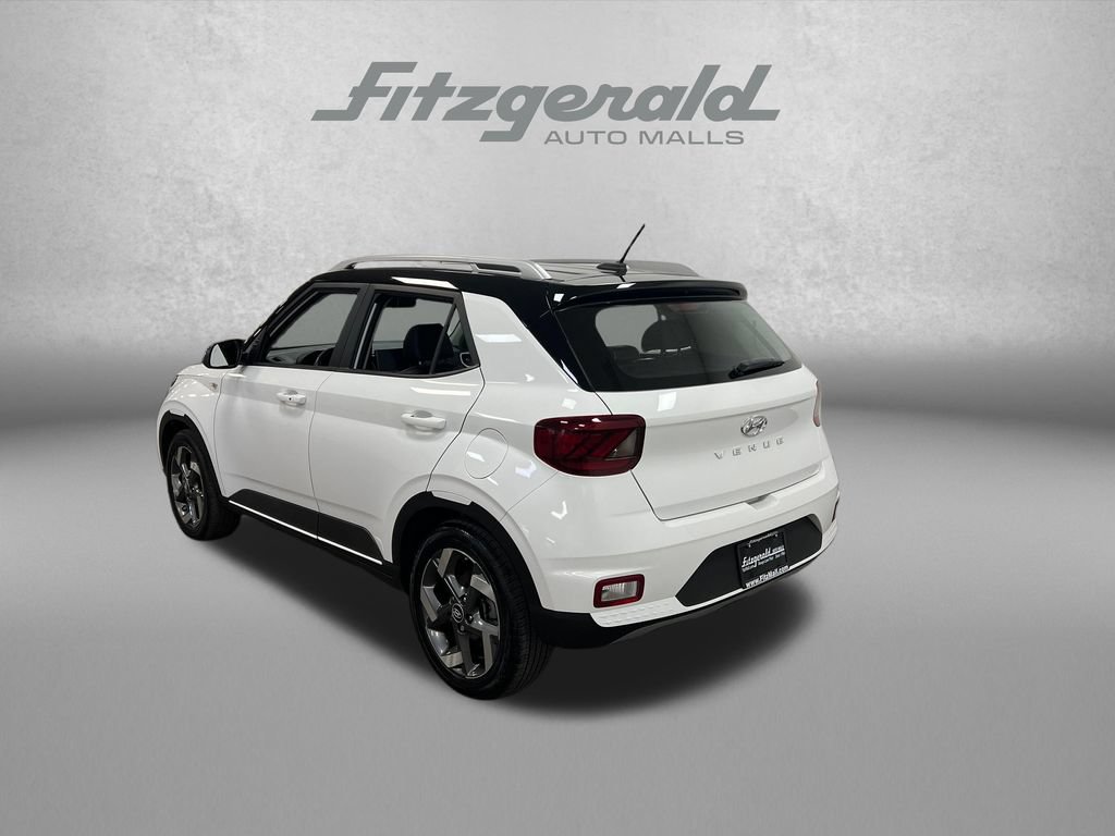 Used 2025 Hyundai Venue Limited FWD image 3
