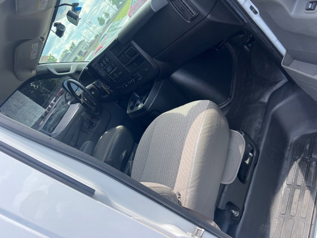 Used 2018 Chevrolet Express 3500 w/ Driver Convenience Package image 14