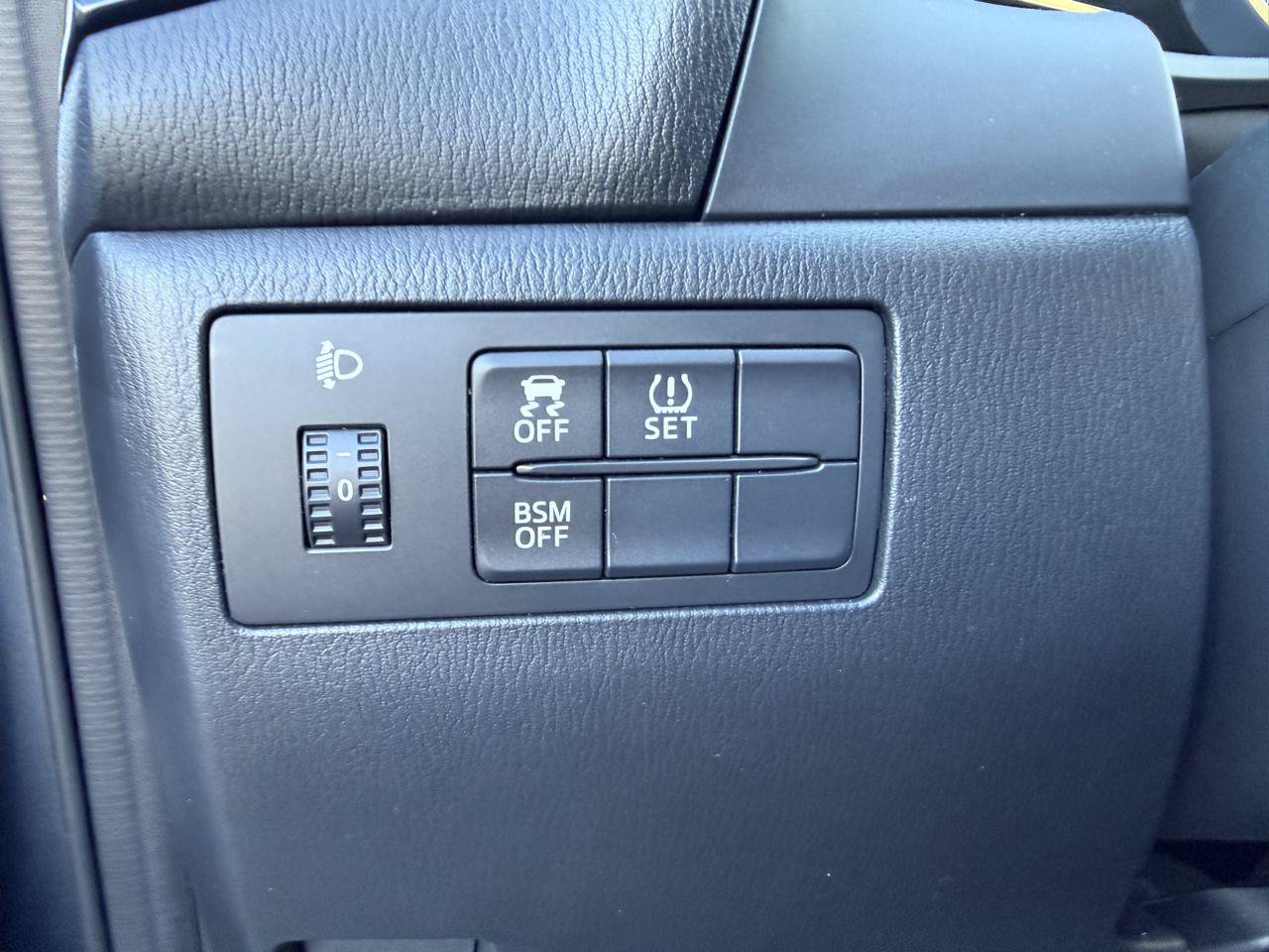 Used 2014 MAZDA MAZDA3 s Touring FWD image 27