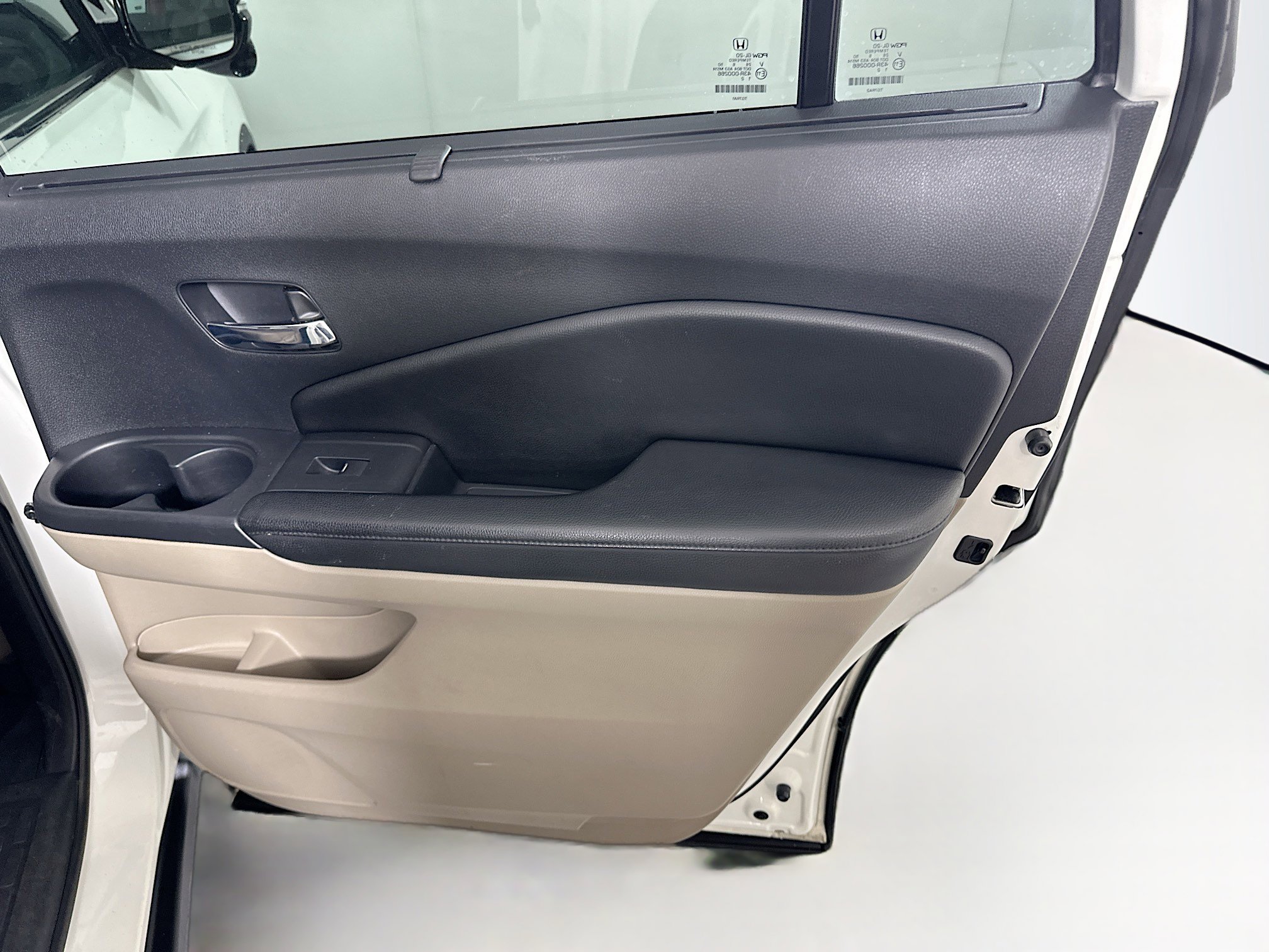 Used 2016 Honda Pilot Touring image 32
