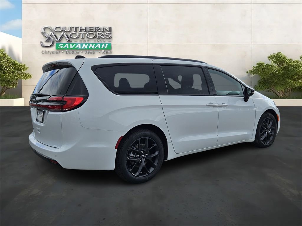 New 2026 Chrysler Pacifica Select w/ S Appearance Package FWD image 5