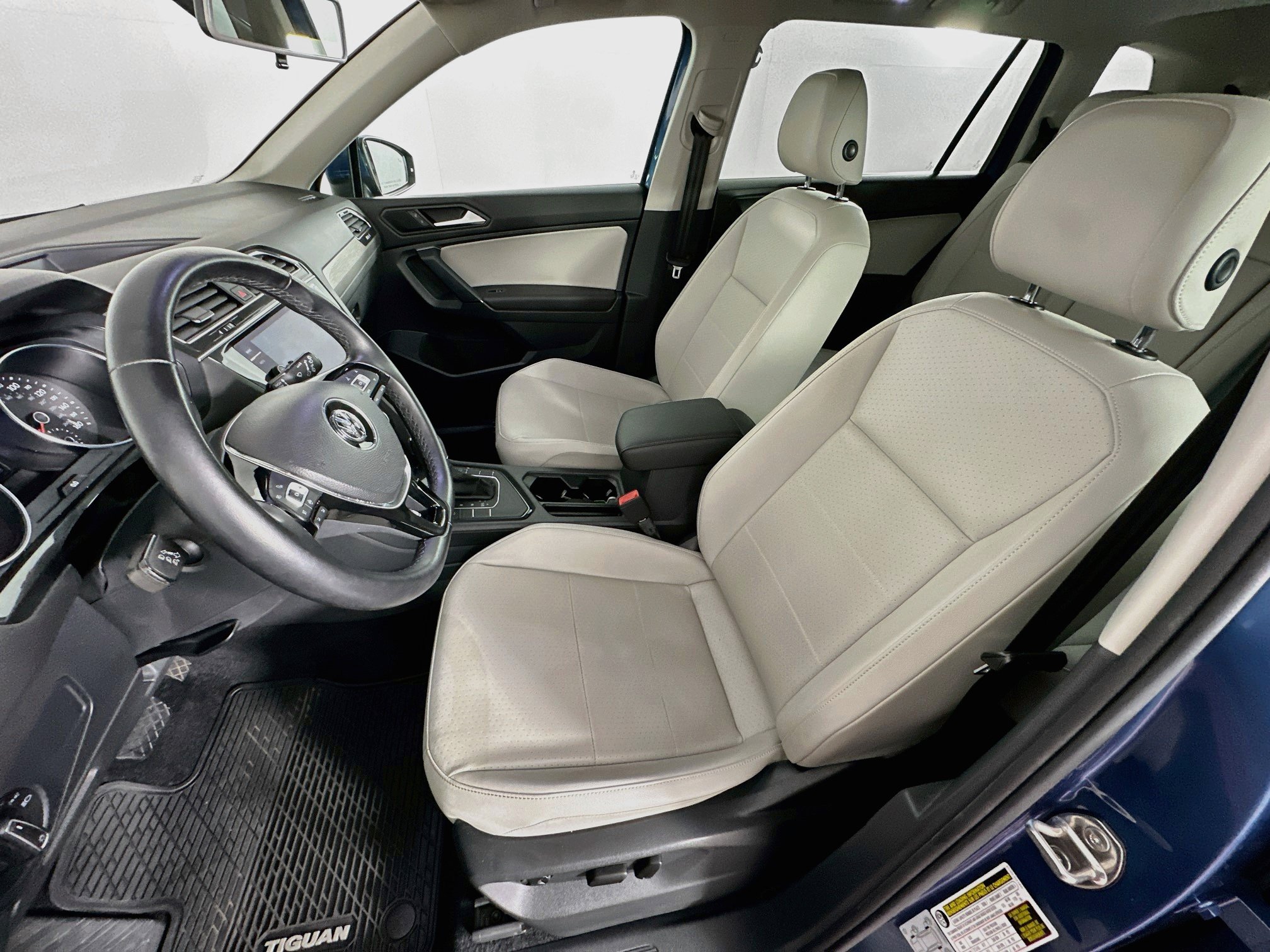 Used 2019 Volkswagen Tiguan SE w/ Panoramic Sunroof Package FWD image 13