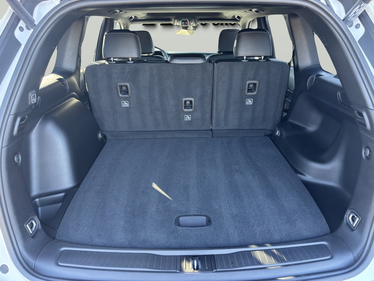 New 2025 Jeep Grand Cherokee Altitude AWD/4WD image 11