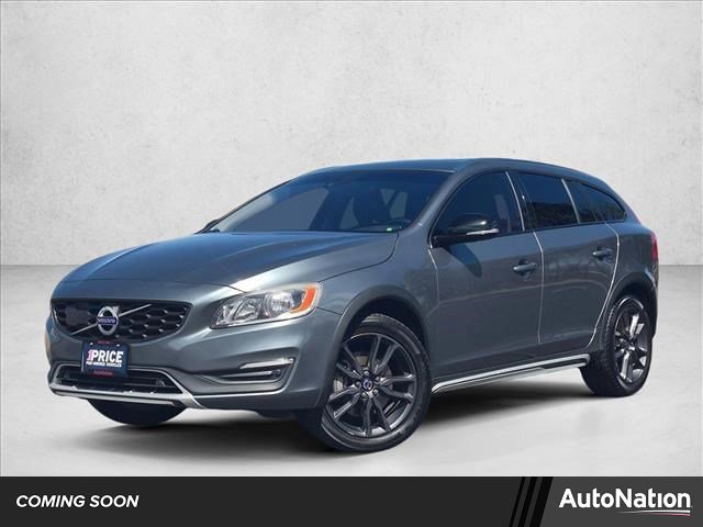 Used 2018 Volvo V60 T5 Cross Country image 1