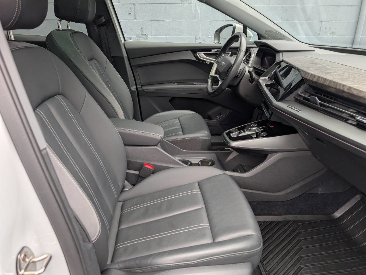 Used 2023 Audi Q4 e-tron Premium Plus w/ Premium Plus image 8