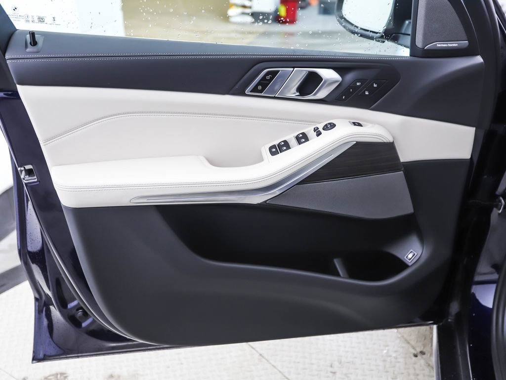New 2026 BMW X5 xDrive50e w/ Climate Comfort Package image 9
