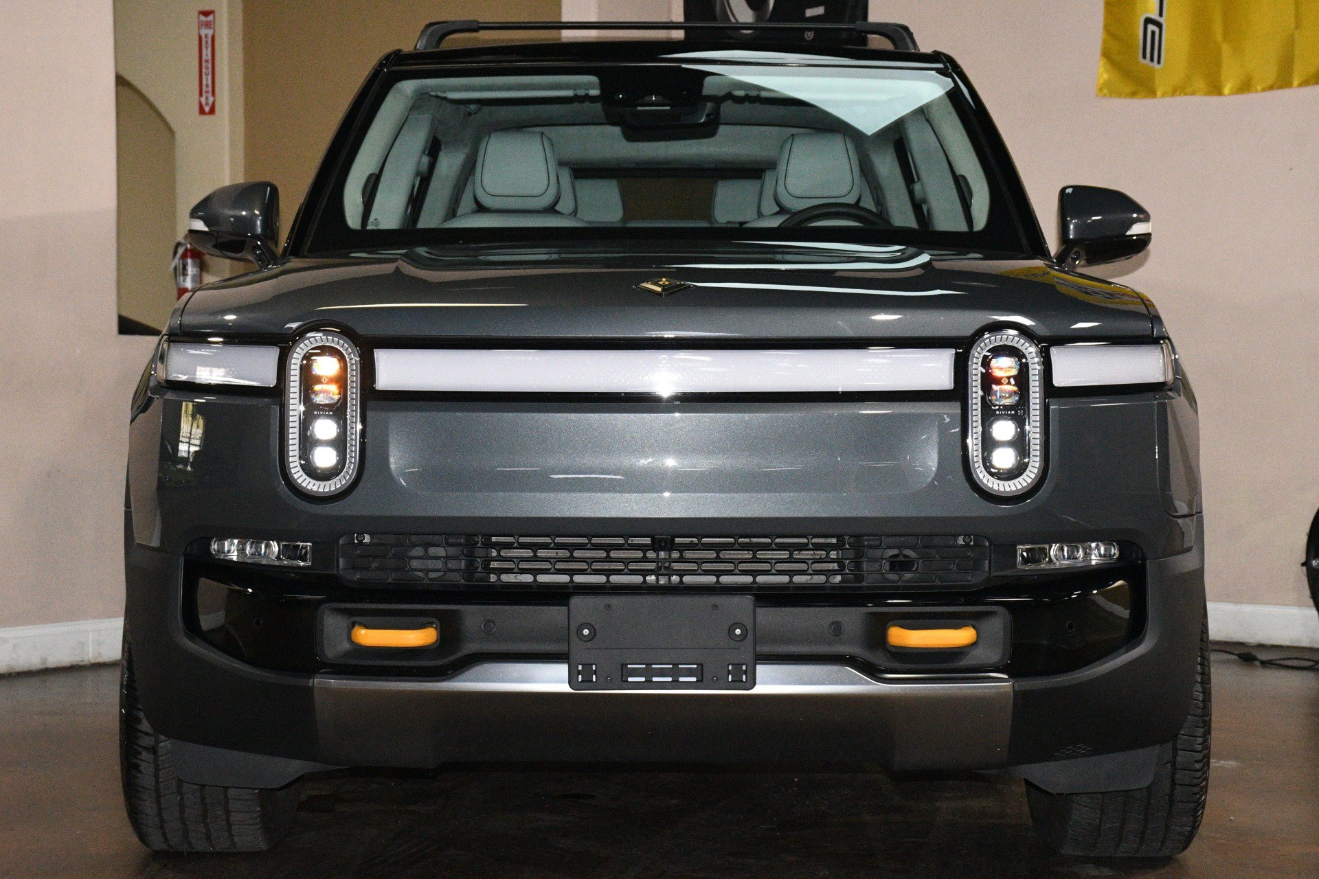 Used 2023 Rivian R1S Launch Edition Quad AWD/4WD image 1