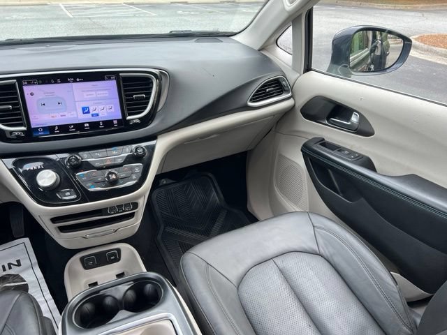 Used 2021 Chrysler Pacifica Touring-L FWD image 26