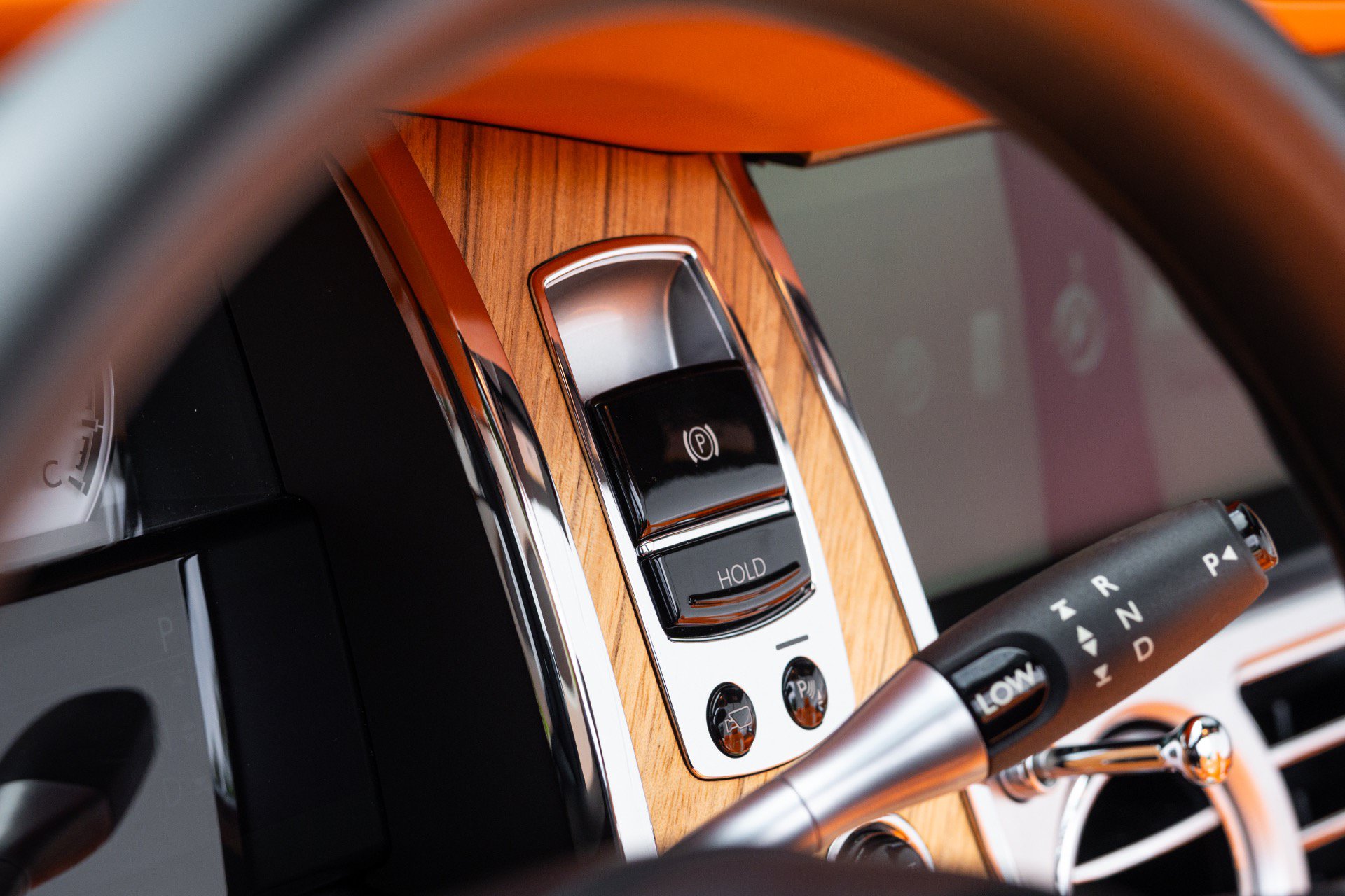 Used 2017 Rolls-Royce Dawn RWD image 58