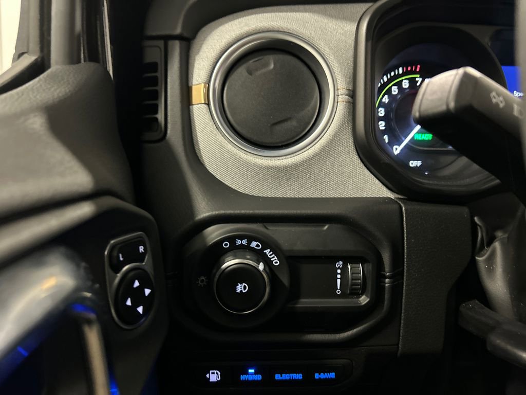 Used 2025 Jeep Wrangler Sahara 4xe image 18
