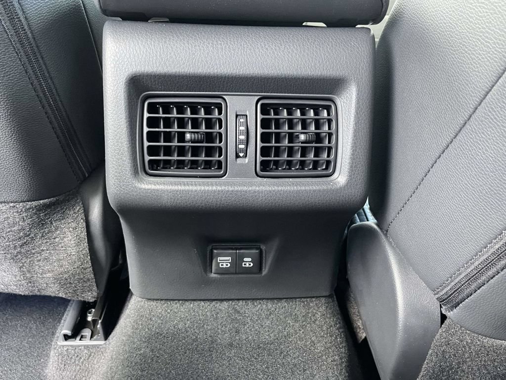 Used 2026 Toyota Camry SE w/ Convenience Package FWD image 11