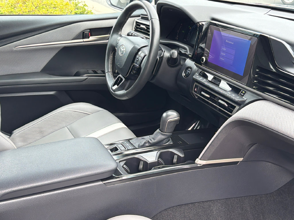 Used 2025 Toyota Camry SE w/ Convenience Package FWD image 10