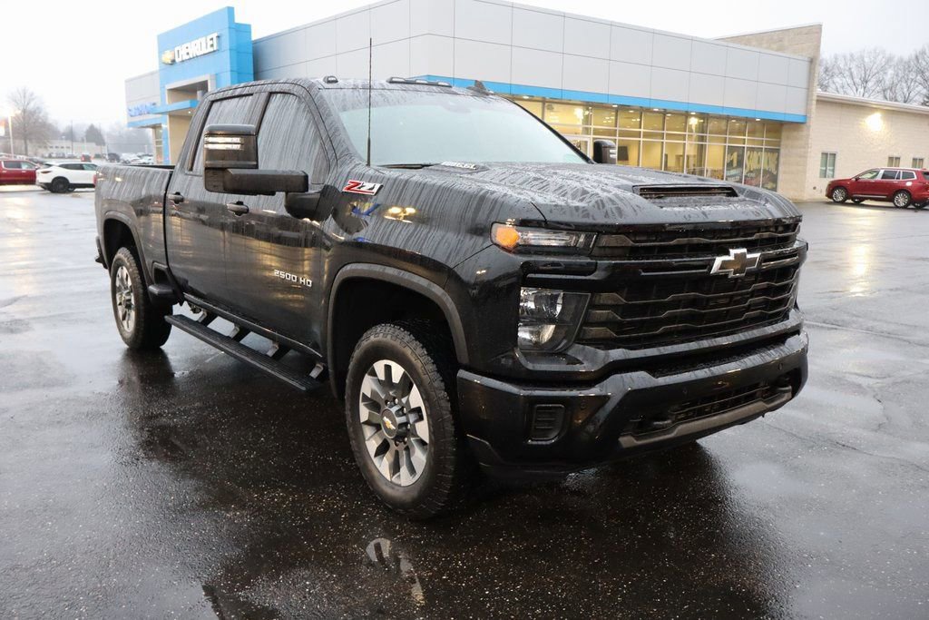 Used 2025 Chevrolet Silverado 2500 Custom w/ Custom Value Package image 2