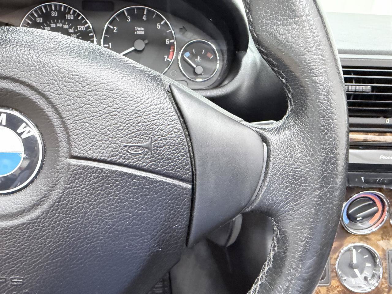 Used 2001 BMW Z3 2.5i RWD image 39