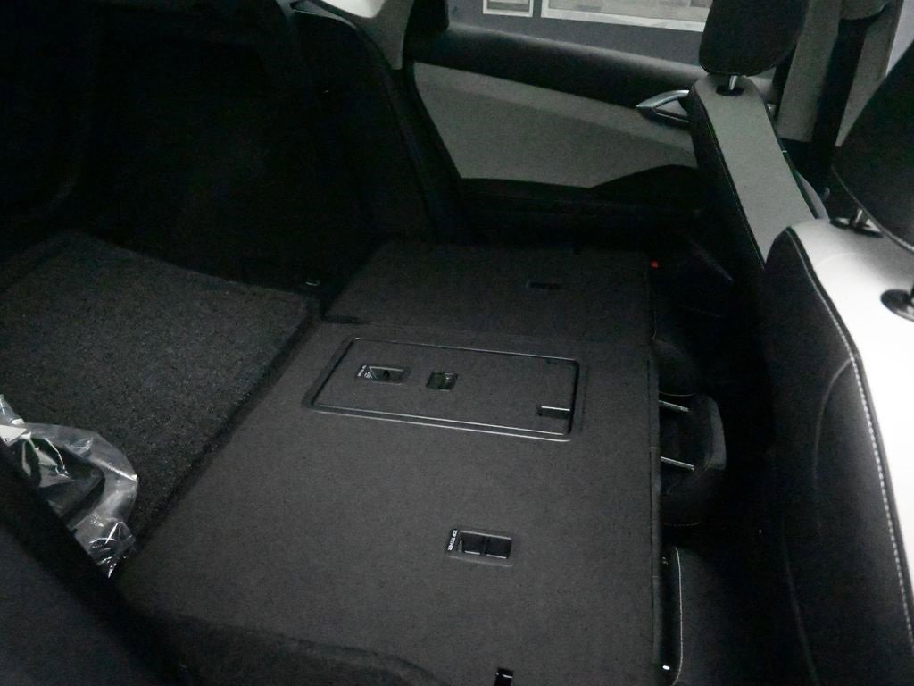 New 2025 Volkswagen Taos SE image 29