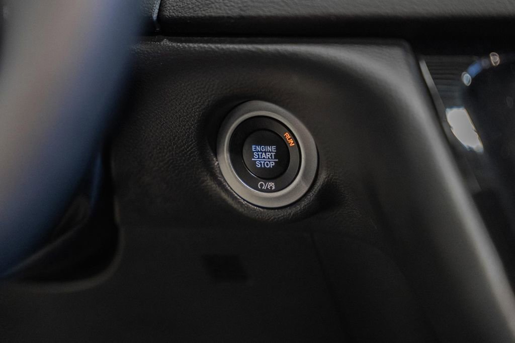 Used 2025 Chrysler Pacifica Select FWD image 30